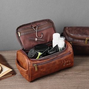 Trousse de voyage personnalisée pour homme, trousse de toilette à suspendre en similicuir, trousses Dopp personnalisées, cadeau personnalisé pour homme, trousse Dopp pour garçons d'honneur