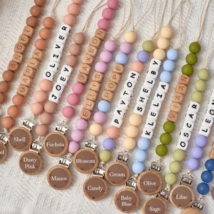 Zestaw grzechotek z zawieszką do smoczka z imieniem dziecka, spersonalizowany prezent dla dziecka na baby shower, drewniany klips do smoczka dla noworodka, spersonalizowany klips do smoczka