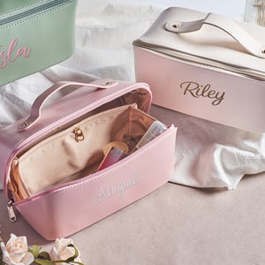 Benutzerdefinierte gestickte Name Make-up Tasche, luxuriöse Hochzeit Brautjungfern Beutel Geschenk für sie, personalisierte Kosmetik Reise-Aufbewahrung-Organisator-Geschenk