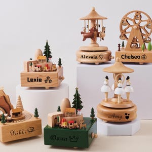 Lujosa caja de música personalizada para bebé para regalos de Año Nuevo, nombre grabado a mano en caja de música de madera para regalos de baby shower, con monograma en la caja