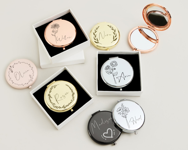 Gepersonaliseerde mooie compacte spiegel cadeau voor bruiloft, luxe zakspiegel voor bruidsmeisje geschenken, op maat gemaakte geboortebloem voor haar afbeelding 1