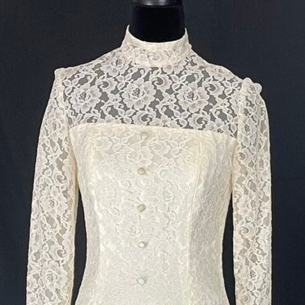 1980s Ivory Lace Long Sleeve Wedding Gown with Short Train- XS S