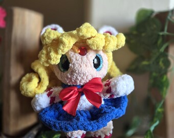 Peluche de guardián lunar hecho a mano