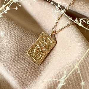Snake Serpent Pendant Necklace - Elegant Minimalist Gold Silver Rose Gold Jewellery - Custom Engraving Pendant Necklace