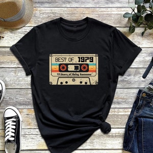 44th Birthday Shirt For Men - Classic 1981 Retro Design Personalized Gift Idea - View #4