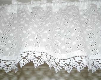 Kurzgardine LOCHSTICKEREI runde Blumenkreise cremeweiß Querbehang Scheibengardine mit Spitze