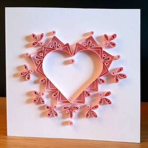 Tarjeta de patrón de encaje de corazón rosa, tarjeta de San Valentín hecha a mano, te amo tarjeta
