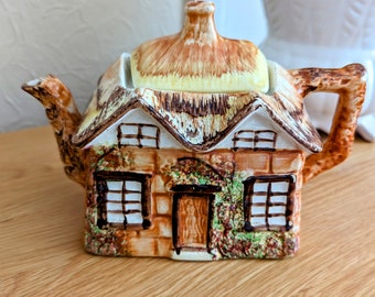 Cottage Ware teapot Price Brothers 1945