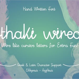 Może przedstawiać: Cyfrowy projekt graficzny z napisem "Ithaki wired" w odręcznej czcionce. Tekst "Wire like cursive letters for Extra Fun!" jest również dołączony. Projekt ma turkusowo-fioletowe akwarelowe tło z tekstem "Greek & Latin Character Support".