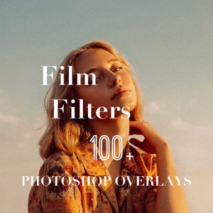 Puede incluir: Una mujer con el pelo largo y rubio que lleva una camisa estampada mira hacia el cielo. El texto "Film Filters 100+ Photoshop Overlays" está superpuesto a la imagen.