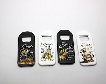 Apribottiglie magnetico personalizzato per compleanni importanti - Design con whisky e calice - Idea regalo per il 30°, 40°, 50°, 60°, 70° e 80° compleanno