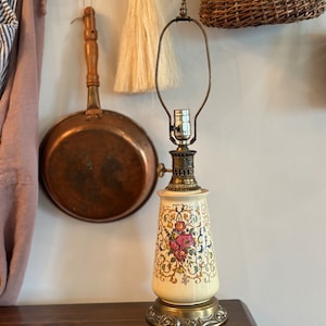Antique Hand Painted Floral Ceramic and Brass Lamp, Victorian Hand Painted Floral Lamp, Brass Footed Base, Vintage Tall Lamp Sea Shell Knob
