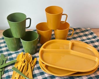 Vintage Basket Ville Picnic Set, MCM Plastic Dinnerware, Japan