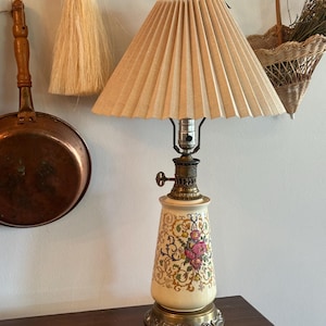 Antique Hand Painted Floral Ceramic and Brass Lamp, Victorian Hand Painted Floral Lamp, Brass Footed Base, Vintage Tall Lamp Sea Shell Knob