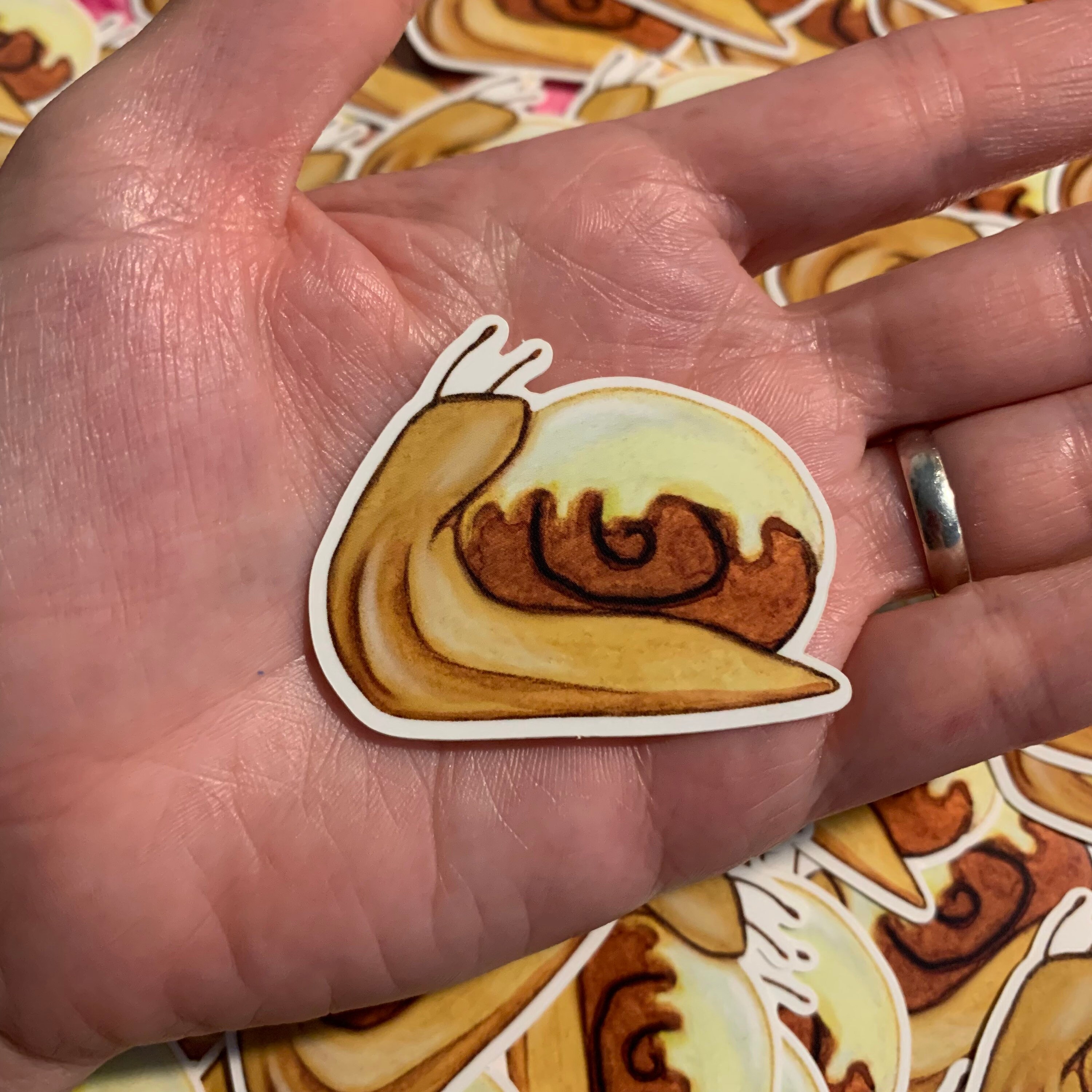 Sticker - Cinnamon Roll Snail – Mochiglow