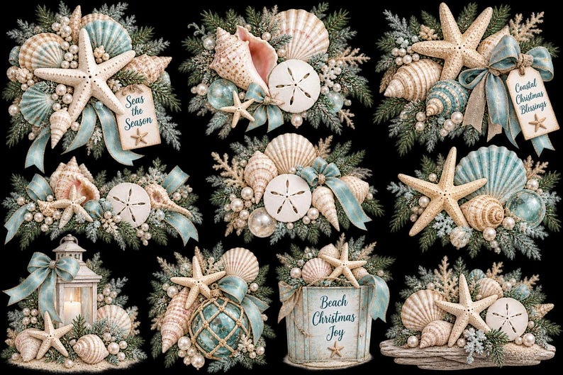 Puede incluir: Una colecci&oacute;n de ilustraciones digitales con tem&aacute;tica navide&ntilde;a costera que incluye conchas marinas, estrellas de mar, d&oacute;lares de arena, ramas de pino y cintas azul claro. Algunos arreglos incluyen una linterna, un cubo con el texto Beach Christmas Joy y etiquetas con el texto Seas the Season y Coastal Christmas Blessings.