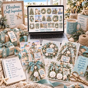 Puede incluir: Un port&aacute;til con dise&ntilde;os digitales de Navidad costera rodeado de suministros de manualidades, incluyendo un cuaderno con ideas de proyectos, cajas de regalo, una taza azul y tarjetas impresas con Santa, faros y coronas.