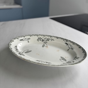 Antique Iron Earth Dish – St Amand & Hamage | Modern Style Model - oval iron earth dish from the early 20th century