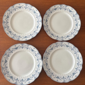 Peut inclure: Un ensemble de trois tasses en céramique avec une finition mate et mouchetée. Les tasses sont dans des tons crème, gris clair et gris foncé. Chaque tasse a un design simple et minimaliste et une anse arrondie. Les tasses conviennent au café, au thé ou à d'autres boissons.