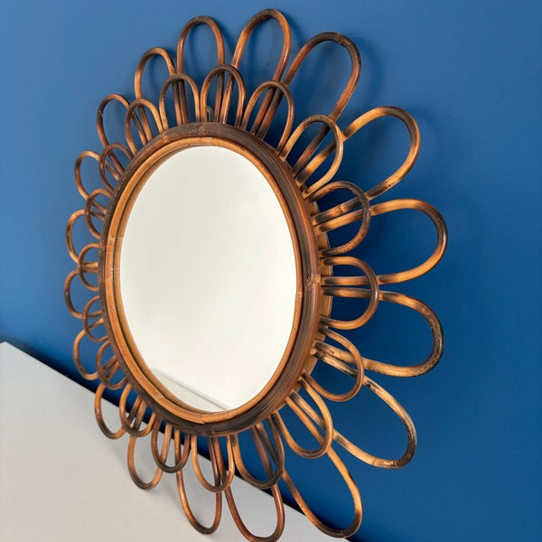 Miroir vintage en forme de fleur rotin