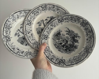 Lot de 3 assiettes à dessert Lunéville modèle Chasse – faïence terre de fer ancienne noir et blanc – décor scène de chasse