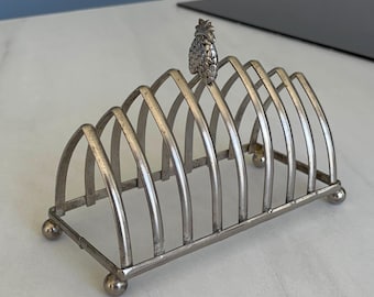 Tostadora vintage de metal plateado con forma de piña – vajilla retro