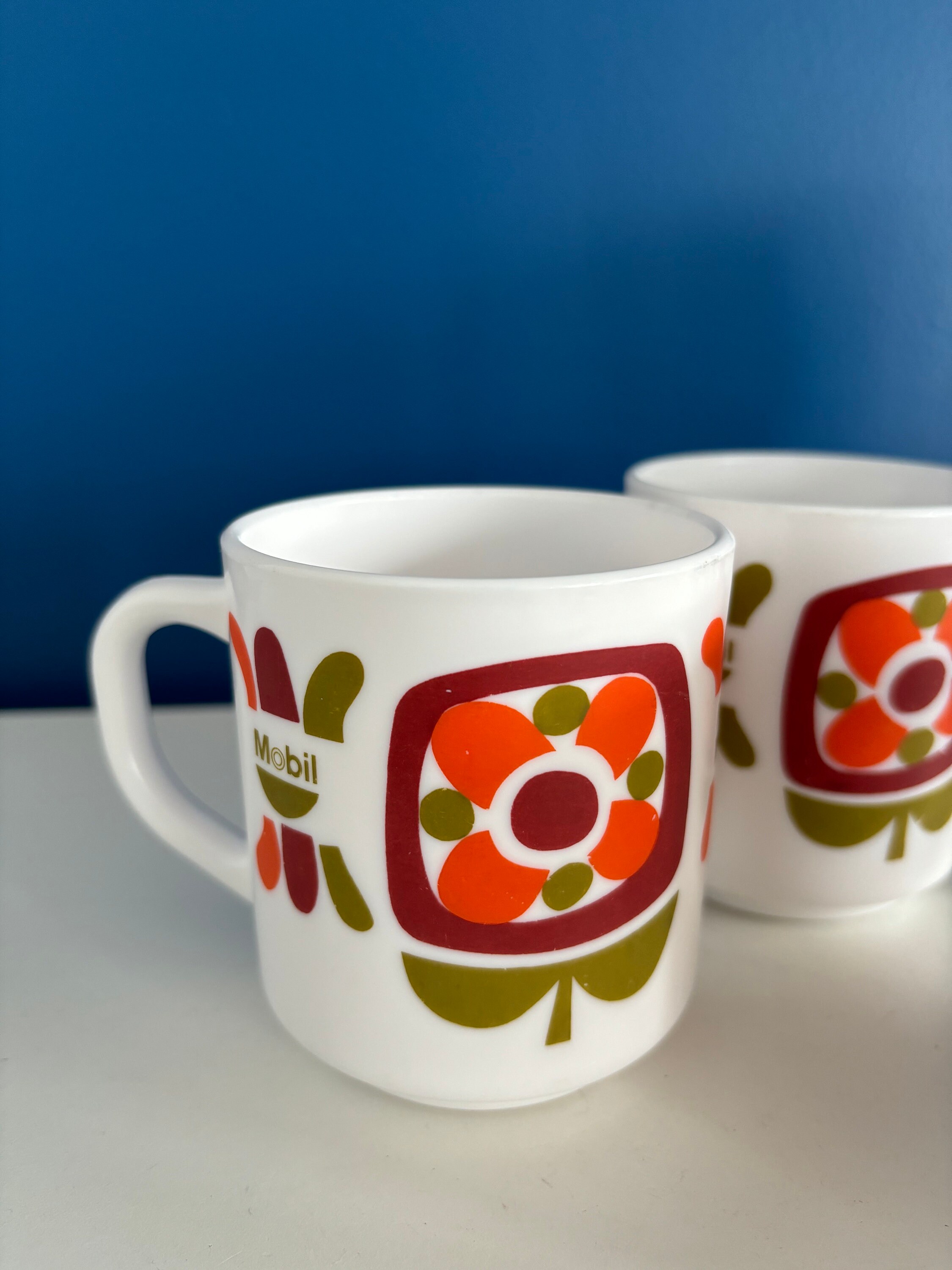 Mug Vintage Arcopal Années 70 - Motif Fleur Orange Et Blanc - Occasion En Bon état - Tasse Ancienne Collection Rétro