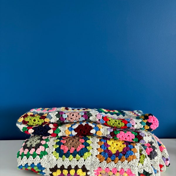 Plaid grande couverture en crochet granny laine fait main en France