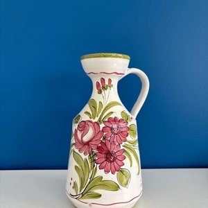 Vase d'intérieur élégant en céramique blanche faite à la main
