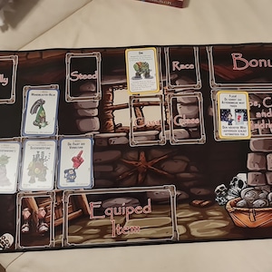 Spielermatte zur Kartenschonung und Spielorganisation von Munchkin
