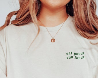 Eat Pasta Run Fasta Camisa, Camisa de Pasta, Camiseta de Pasta, Camiseta Estética, Amante de la Pasta, Regalo para Amante de la Pasta, Texto Ondulado Retro, Camiseta de Pasta