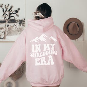 Skidhoodie, Shred Like a Girl, Shredding Era, After Ski-hoodie, After Ski, Skidtröja, Snowboardhoodie, Snowboardtröja, Skidresor
