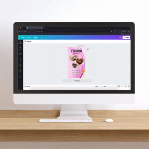 Może przedstawiać: Monitor komputera wyświetla projekt reklamy "Eyebrow". Projekt zawiera obrazy brwi, r&oacute;żową i fioletową kolorystykę oraz tekst. Monitor stoi na drewnianym biurku z białą ścianą w tle.