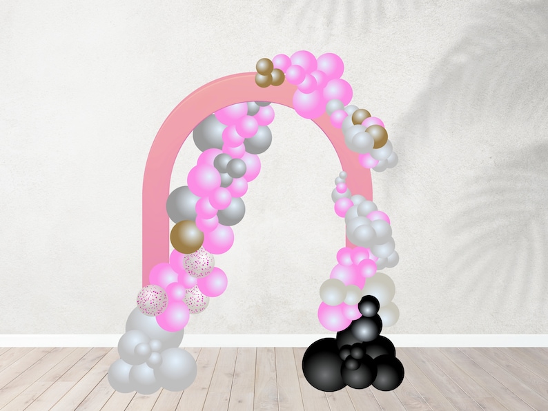 Puede incluir: Un arco de globos rosa con globos plateados, dorados y blancos. El arco est&aacute; decorado con globos de confeti rosa y blanco.