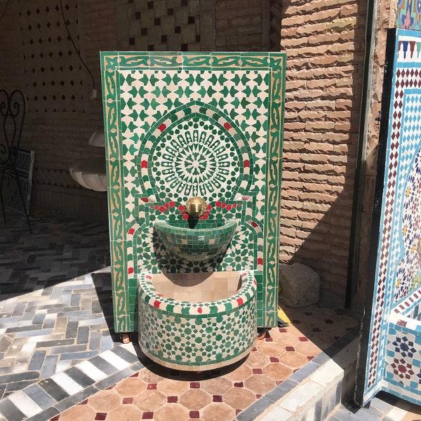 Grüner marokkanischer Zellige-Brunnen – Wandmosaikbrunnen – handgefertigter Mosaikbrunnen – Mosaikbrunnen