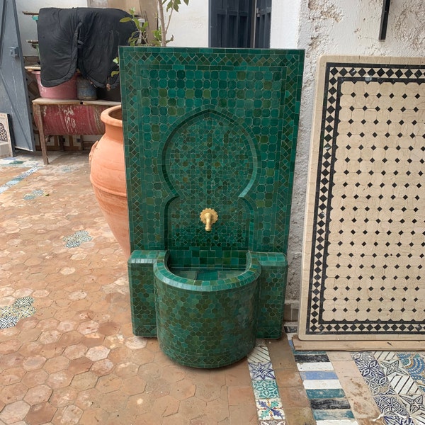 Grün Atemberaubender Mosaikbrunnen, marokkanischer Brunnen, Mosaik im Freien, Brunnenbrunnen