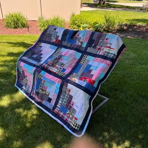 Patchworkquilt 'SCRAPPY LOG CABIN' met de hand gestikt