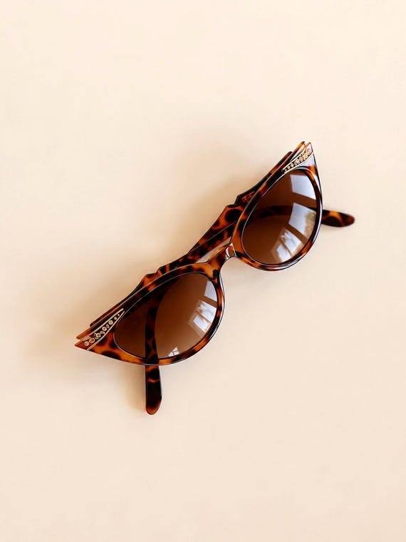 Small Vintage Cat Eye Sunglasses - Rhinestone 50s Pinup Sunglasses - Black Tortoiseshell - Retro Winged Sunglasses - Cute Summer Style CE13
