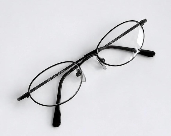 True Vintage Classic Oval Reading Glasses with Real Glass Lenses, Thin Metal Readers GR4