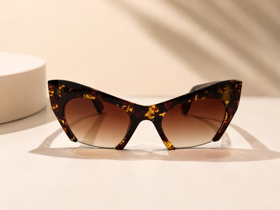 Luxury Oversized Cat Eye Sunglasses for Women | Designer-Inspired Fashion Shades | UV400 Gradient Lenses | Trendy Black & Tortoise Frame C33