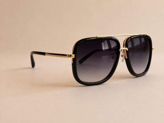 Luxury Oversized Square Aviator Sunglasses – Black Frame Gold Bar Gradient UV400 Fashion Shades for Women and Men AVG1