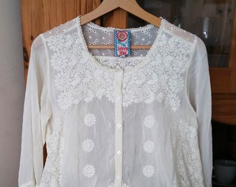 Johnny Was / Excellent condition / 100% rayon designer shirt / blouse  tunic boho / hippie / gypsy / embroidered / Size XS S
