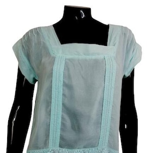 Johnny Was / Excellent condition / 100% rayon designer tunic / embroidered / Size XS