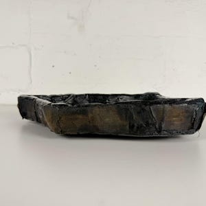Wabi-sabi bonsai pot, organic, made in Canada, unique handcrafted rustic concrete pot – Black pigment, burnt textile & iodine | Eiapit
