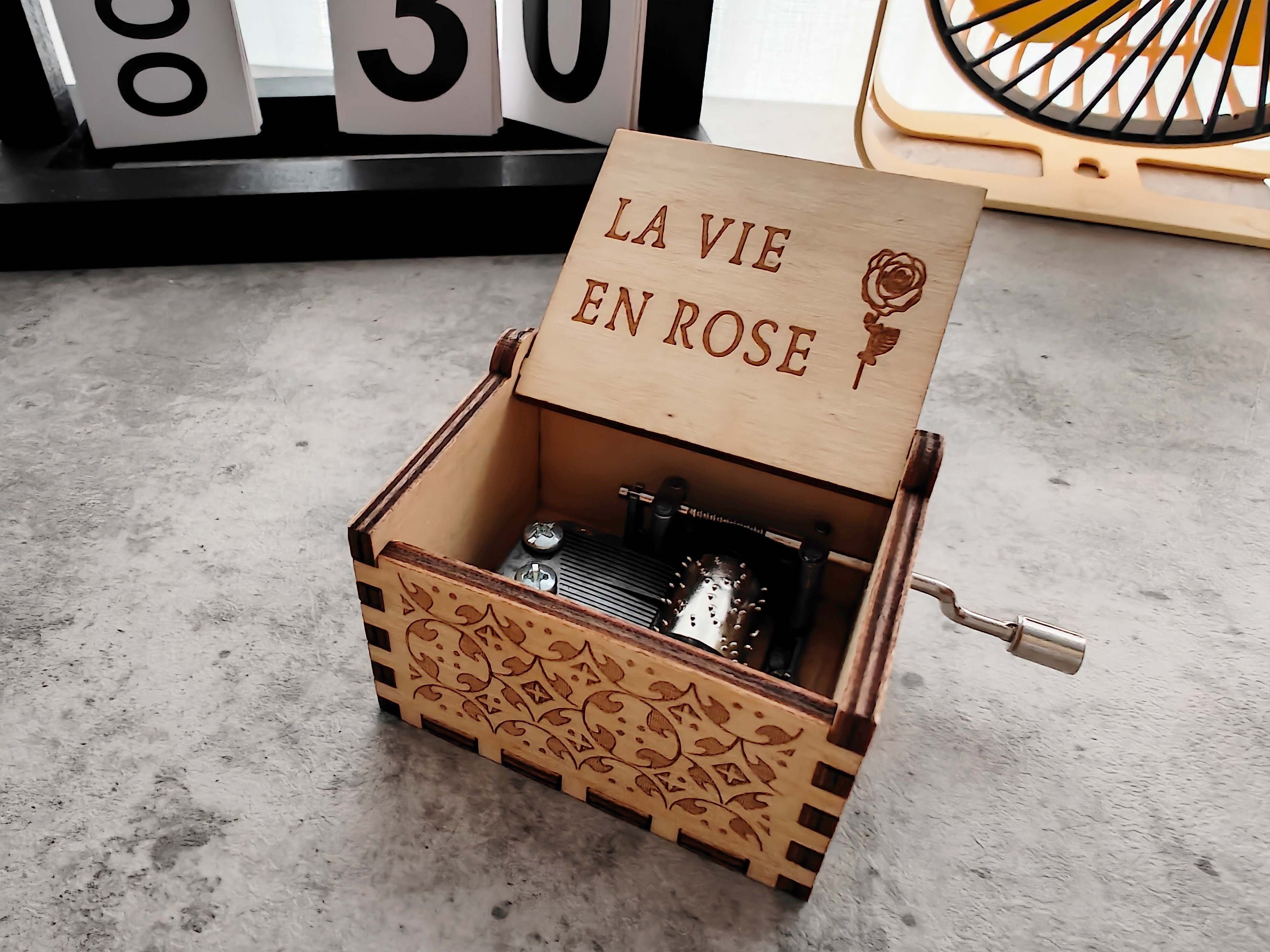 La Vie Rose Music Box 