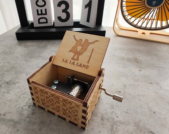 Caja de música de madera hecha a mano con opciones de música de películas y juegos - La La Land