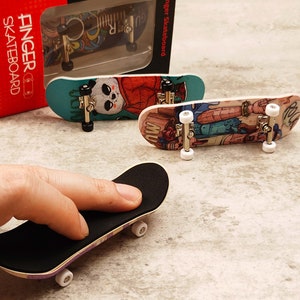 10 Pièces Mini Skate Doigt, Mini Skateboard, Finger Skate, Professionnels  Mini Planche à roulettes pour Enfants ou comme Décoration de Skateboard  Anniversaires Cadeau