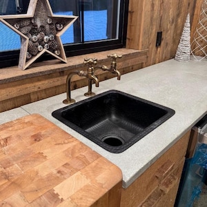 Pelarblandare i borstad mässing, set med 2 badrumsköks- och barblandare