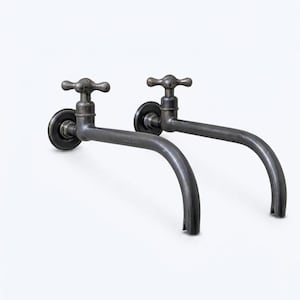 オイルラブドブロンズ仕上げの壁掛け水栓：真鍮製蛇口2個セット（屋内・屋外兼用）。