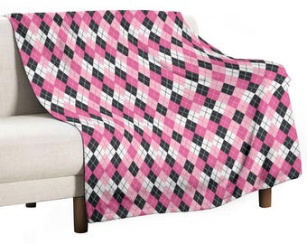Single-Side Flannel Blanket Pink And Black Diamond Pattern